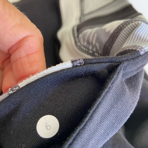 Lululemon Reverse Groove Shorts - Picture 5 of 7